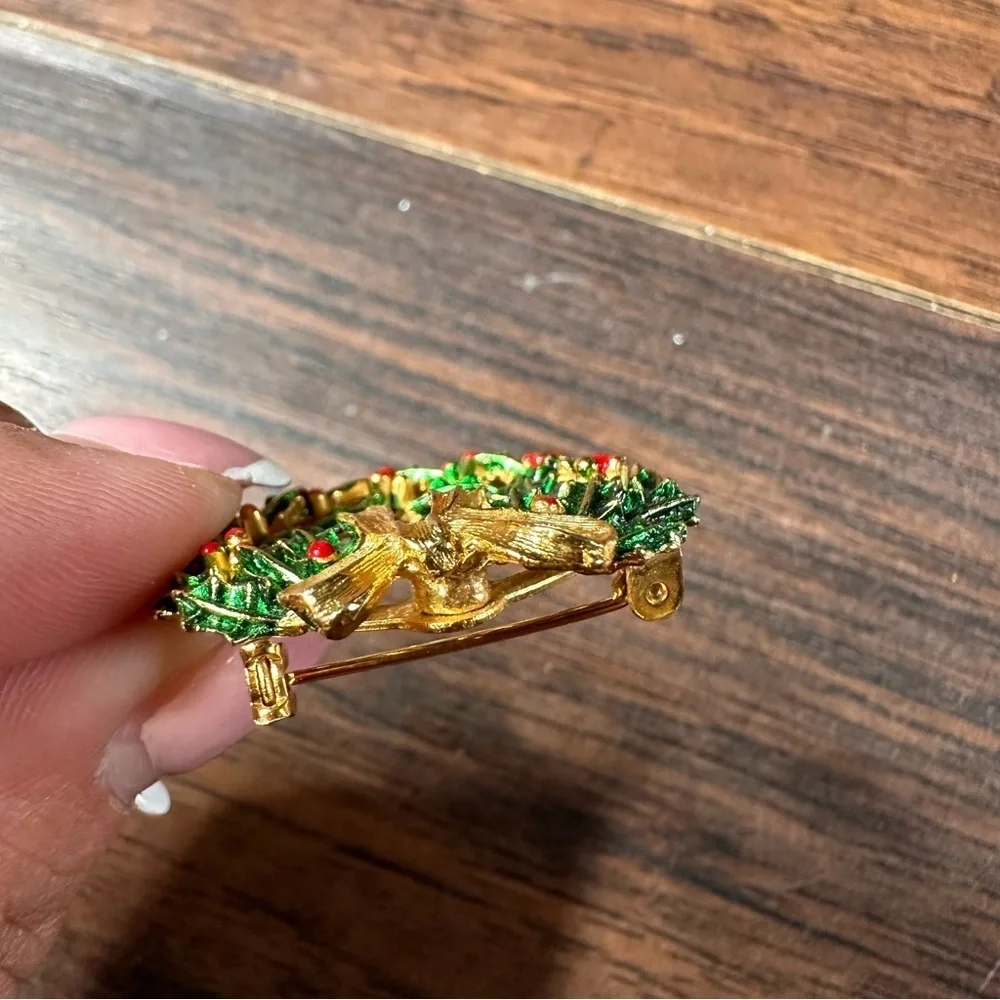 VTG Enamel Christmas Wreath Brooch Set of 2